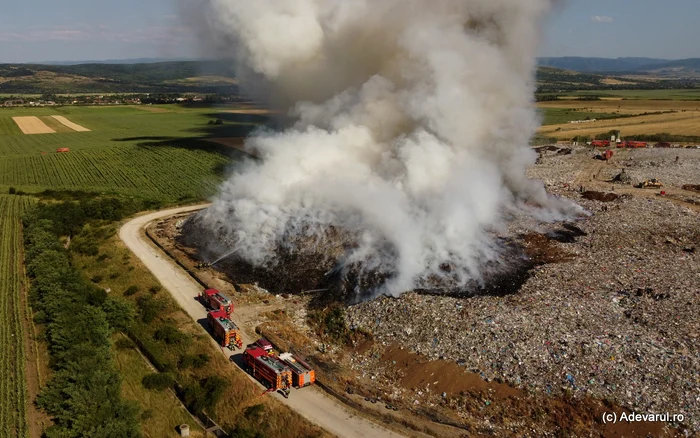 Video----------Nori-de-fum-i-cenu-peste-mai-multe-localiti-dup-un-incendiu-puternic-la-o-groap-de-gunoi-din-Hunedoara-Populaia-alertat-s-evite-zona