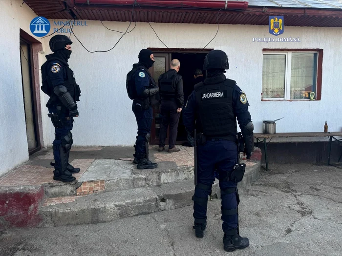 Video----------Peste-30-de-percheziii-ntr-un-dosar-de-nerespectare-a-regimului-armelor-i-muniiilor-Sunt-vizate-21-de-persoane-