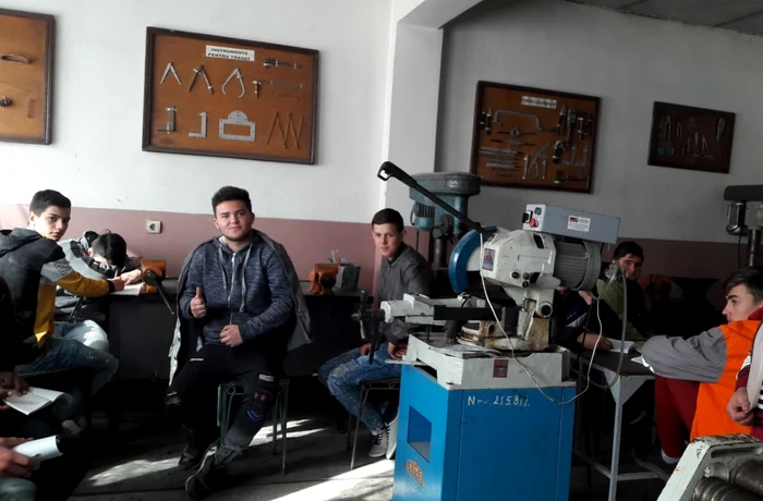 ---------nscrierile-la-coala-profesional-umbrite-de-vestea-tierii-burselor-tehnologice-Ce-facem-cu-copiii-de-la-ar