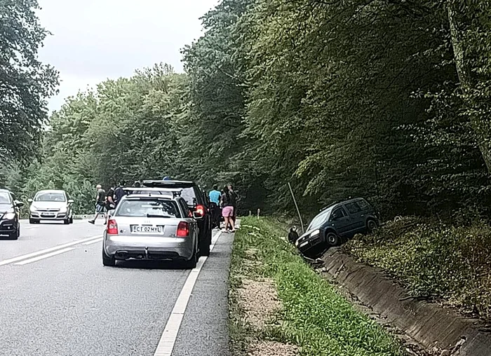 ---------Accident-grav-n-judeul-Bihor-Dou-persoane-n-stop-cardio-respirator-dup-ce-dou-maini-s-au-ciocnit-violent