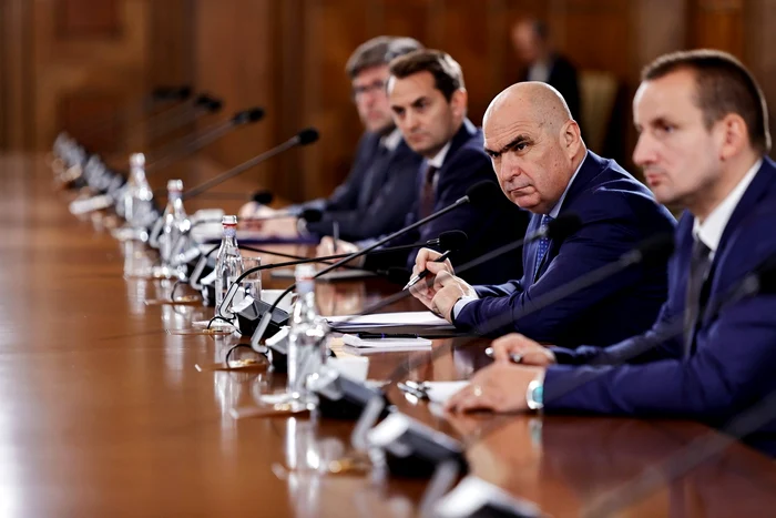 Analiz----------Ct-va-dura-interdicia-pensionarilor-de-a-se-angaja-la-stat-E-o-criz-puternic-din-punct-de-vedere-financiar-