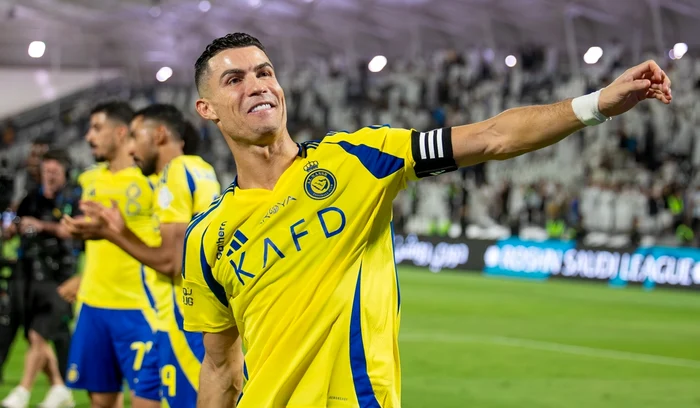 ---------Cirstiano-Ronaldo-cu-o-mn-pe-primul-trofeu-la-arabi-Al-Nassr-a-nvins-campioana-Arabiei-Saudite