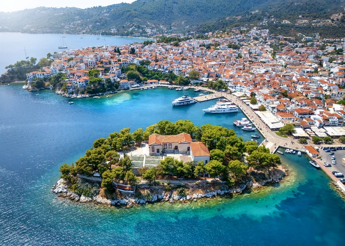 ---------Final-de-sezon-estival-2025-ase-din-zece-romni-au-ales-vacane-accesibile-aproape-de-cas