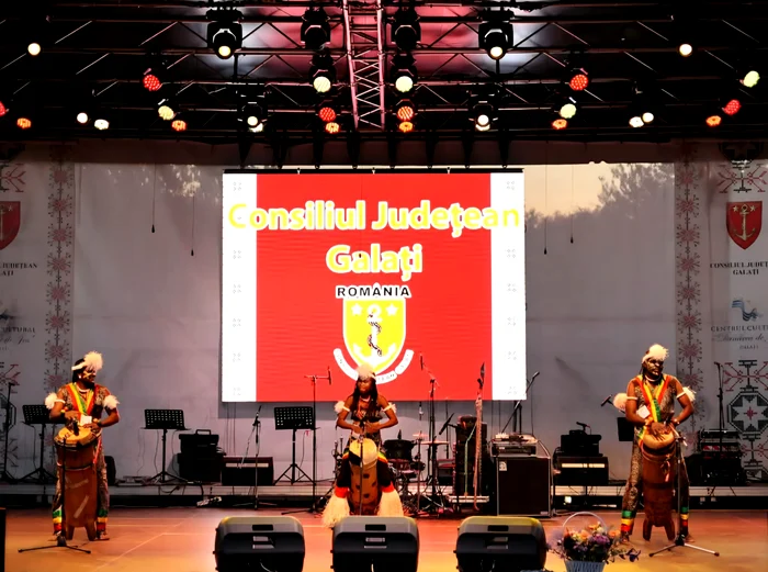 Foto----------Zece-artiti-africani-au-rmas-fr-vize-i-cu-interdicie-de-a-intra-n-ar-dup-ce-au-lipsit-de-pe-scena-unui-festival-din-Galai