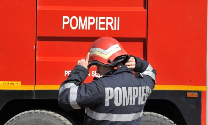 ---------Incendiu-de-vegetaie-scpat-de-sub-control-la-Buzu-Flcrile-au-cuprins-trei-TIR-uri-i-dou-microbuze