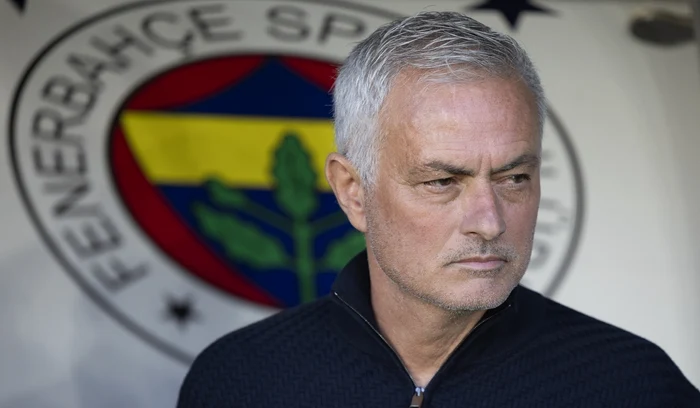 ---------Jose-Mourinho-le-a-luat-banii-turcilor-i-dus-a-fost-Portughezul-demis-fr-mil-de-la-Fenerbahce