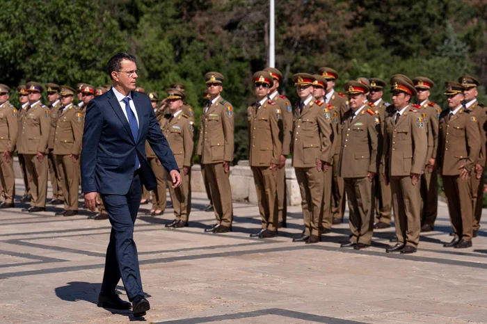 ---------Ministrul-Aprrii-gsete-scuze-pentru-ntrzierea-reformei-pensiilor-speciale-Un-sistem-stricat-de-a-lungul-multor-ani-nu-se-poate-repara-ntr-o-lun