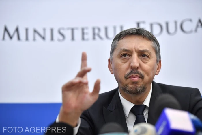 ---------Ministrul-Daniel-David-despre-ce-se-va-ntmpla-cu-veniturile-profesorilor-Per-ansamblu-vor-scdea
