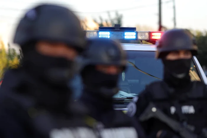 ---------Poliiti-rutieri-suspectai-de-fapte-de-corupie-Percheziii-la-IPJ-Vlcea