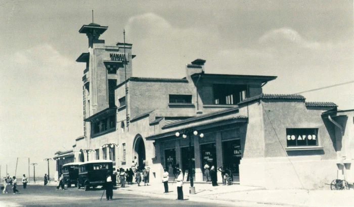 ---------Povestea-Cazinoului-din-Mamaia-de-la-strlucirea-interbelic-la-ruina-din-prezent-Cum-arta-staiunea-cu-parc-restaurant-terase-i-pasarela-cu-tobogane-debarcadere-i-o-teras-bar