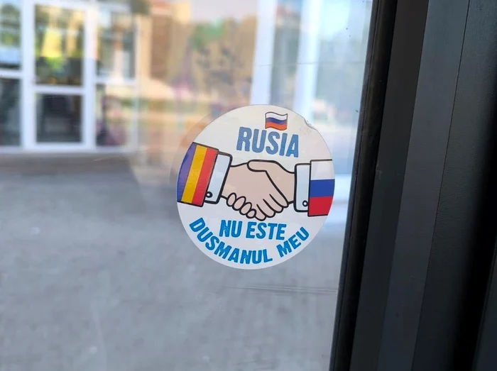---------Rusia-nu-este-dumanul-meu-Romnia-plin-de-stickere-cu-mesaje-pro-Moscova-Nu-e-dumanul-tu--pn-cnd-te-trimite-n-Siberia