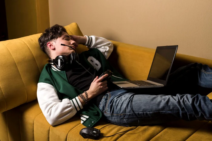 ---------Rutatea-n-online-noua-regul-de-socializare-De-ce-din-spatele-tastaturii-alegem-atacul-n-locul-dialogului