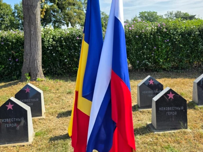 ---------Steagul-Rusiei-a-fluturat-provocator-la-Iai-Ambasadorul-Moscovei-i-civa-rusofili-ieeni-au-vorbit-despre-denazificarea-Ucrainei-