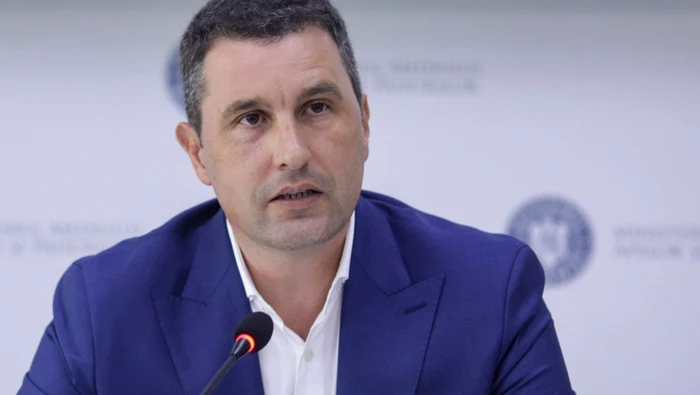 ---------Tanczos-Barna-40000-de-funcionari-din-administraia-central-i-local-vor-fi-dai-afar