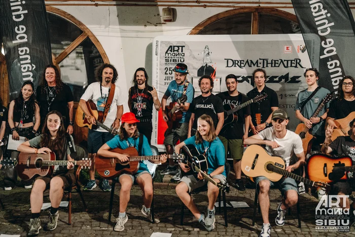 Video----------ARTmania-2025-i-Rock-Talk-prima-coal-de-muzic-rock-pentru-tineri-din-Romnia-Ce-l-a-emoionat-pn-la-lacrimi-pe-un-legendar-chitarist