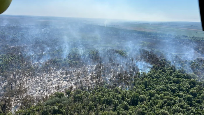 Video----------Intervenie-cu-trei-elicoptere-Black-Hawk-pentru-stingerea-incendiului-de-la-Chilia-Veche