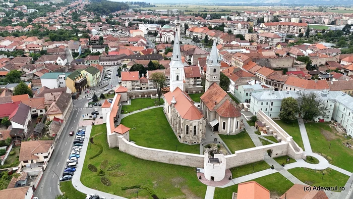 Video----------Mare-cetate-medieval-redeschis-dup-patru-ani-Noua-fa-a-fortreei-sailor-din-Ortie