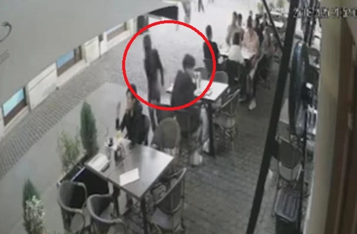 Video----------Momentul-n-care-doi-tineri-pleac-n-fug-fr-s-plteasc-dup-ce-au-mncat-la-un-restaurant-din-Timioara