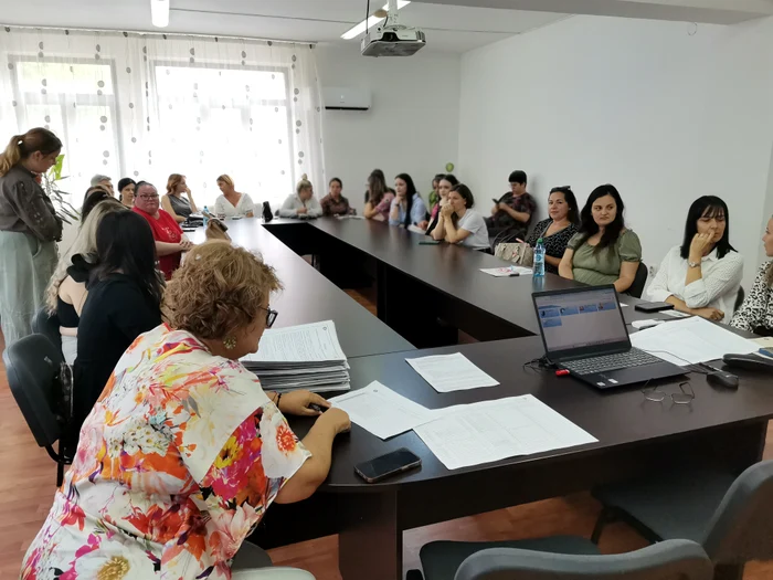 Video----------Nomazii-din-educaie-care-s-au-titularizat-dup-ani-de-ncercri-Un-director-care-s-te-motiveze-cntrete-ct-o-mie-de-diplome