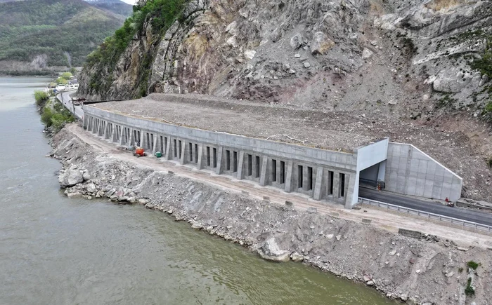 Video----------Polata-de-pe-Clisura-Dunrii-a-fost-inaugurat-Structura-uria-apr-oseaua-de-cderile-de-pietre