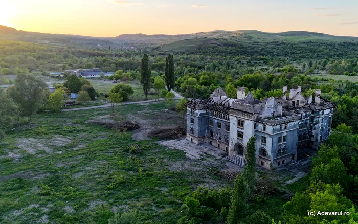 Video----------Ruinele-marilor-combinate-siderurgice-din-Romnia-se-transform-n-grdini-urbane