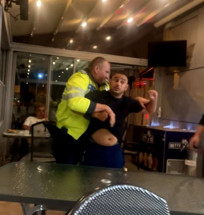 Video----------Scandal-ntr-o-benzinrie-din-Turda-doi-interlopi-recalcitrani-nctuai-de-poliiti