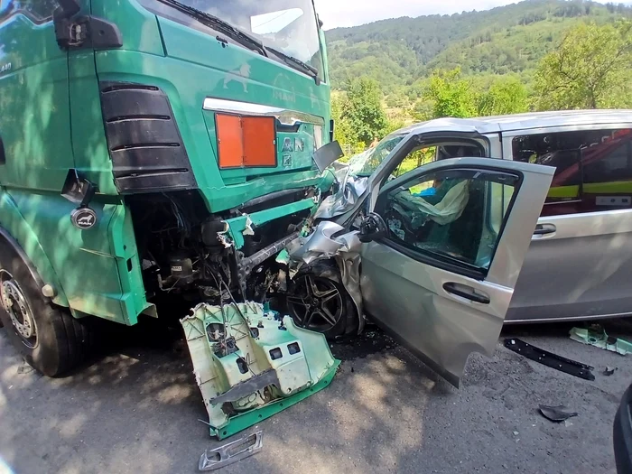 ---------ofer-britanic-accident-mortal-pe-Valea-Oltului-Traficul-este-restricionat