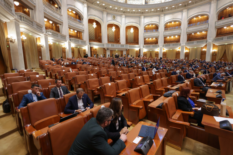 ---------AUR-ajunge-la-408-n-intenia-de-vot-pentru-parlamentare-Diferena-dintre-Putere-i-Opoziie-se-subiaz-