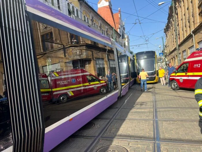 ---------Accident-ntre-dou-tramvaie-n-Timioara-trei-persoane-rnite-traficul-blocat