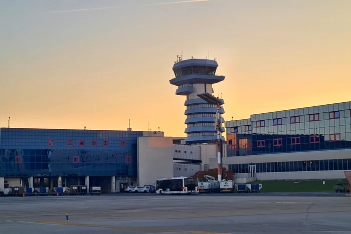 Breaking----------Alert-pe-Aeroportul-Henri-Coand-Dron-detectat-lng-pista-de-aterizare-Traficul-aerian-oprit-temporar