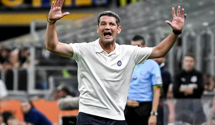 ---------Cristi-Chivu-s-a-certat-cu-un-fan-al-lui-Inter-i-a-aprat-fotbalistul-naintea-duelului-cu-Cagliari-Artai-respect
