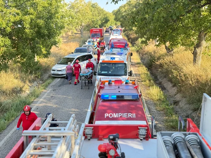 Foto----------Tragedie-la-Botoani-Trei-persoane-au-murit-ntr-un-accident-ntre-un-microbuz-i-un-autoturism
