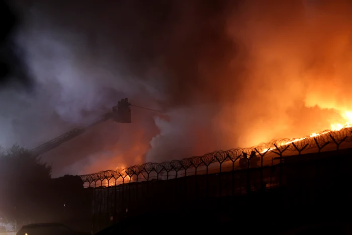---------Fum-dens-i-toxic-n-Bucureti-dup-incendiul-din-Sectorul-2-valori-de-apte-ori-mai-mari-dect-limita-admis