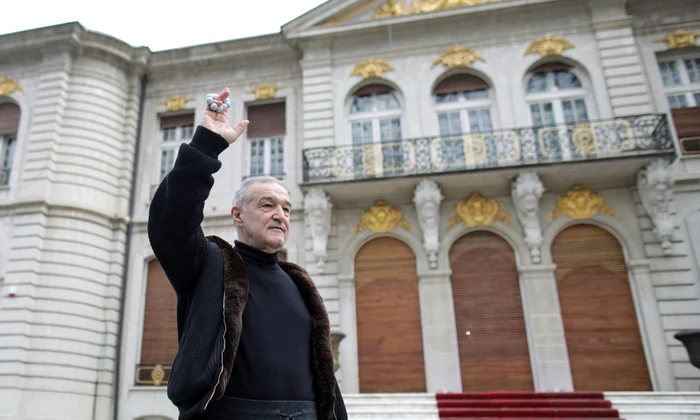 ---------Palatul-lui-Becali-din-nou-vandalizat-cu-mesaje-bizare-Omul-la-e-bolnav-nu-am-ce-s-i-fac