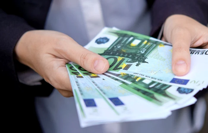---------Poliist-trimis-n-judecat-dup-ce-a-cerut-100000-de-euro-ca-s-intervin-pe-lng-un-magistrat-ntr-un-dosar-penal-