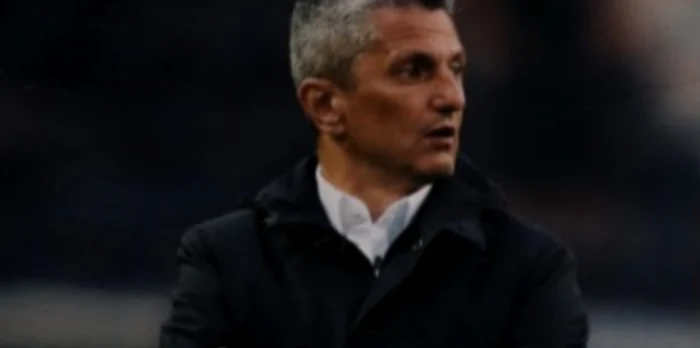 ---------Rzvan-Lucescu-n-a-putut-s-o-bat-nici-pe-penultima-clasat-Un-fost-fotbalist-de-la-Manchester-United-i-a-rpit-bucuria-victoriei