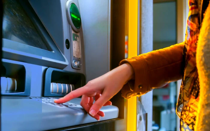 ---------Un-brbat-din-Tulcea-a-uitat-7500-de-lei-ntr-un-bancomat-Ulterior-o-femeie-a-gsit-toi-banii-Ce-a-fcut-cu-ei