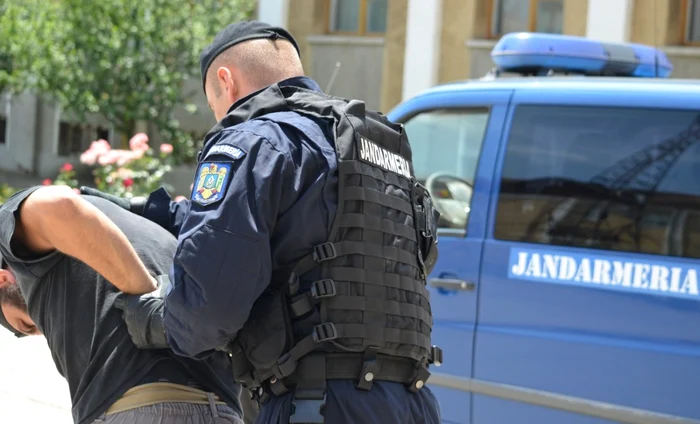 ---------Un-brbat-reinut-la-Ilfov-dup-ce-a-afiat-simboluri-legionare-la-sediul-IPJ