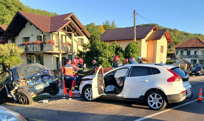 ---------Un-copil-de-3-ani-a-murit-ntr-un-accident-grav-pe-Valea-Oltului-ase-persoane-rnite-i-transportate-la-spital