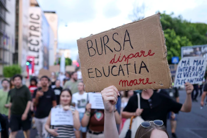 ---------Universitile-din-Romnia-deschid-anul-universitar-20252026-Studenii-anun-proteste-fa-de-msurile-fiscale-i-tierile-de-burse