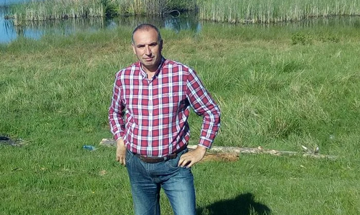 ---------Viceprimarul-unei-comune-din-Buzu-acord-audiene-n-curtea-primriei-pe-o-banc-Ce-birou-i-repartizase-primarul
