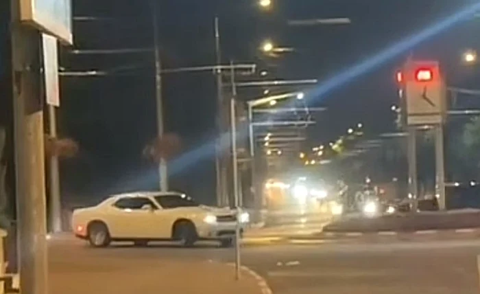 Video----------Drifturi-n-faa-Poliiei-din-Trgu-Jiu-oferul-s-a-filmat-pe-TikTok-i-a-rmas-fr-permis