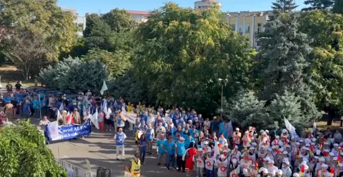 Video----------Protest-amplu-n-faa-Prefecturii-din-Constana-Sindicalitii-sunt-revoltai-de-reformele-Executivului