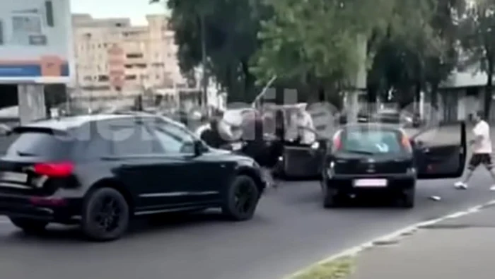 Video----------Scene-de-groaz-la-Brila-Reglare-de-conturi-ntre-interlopi-cu-sbii-i-topoare-n-plin-strad