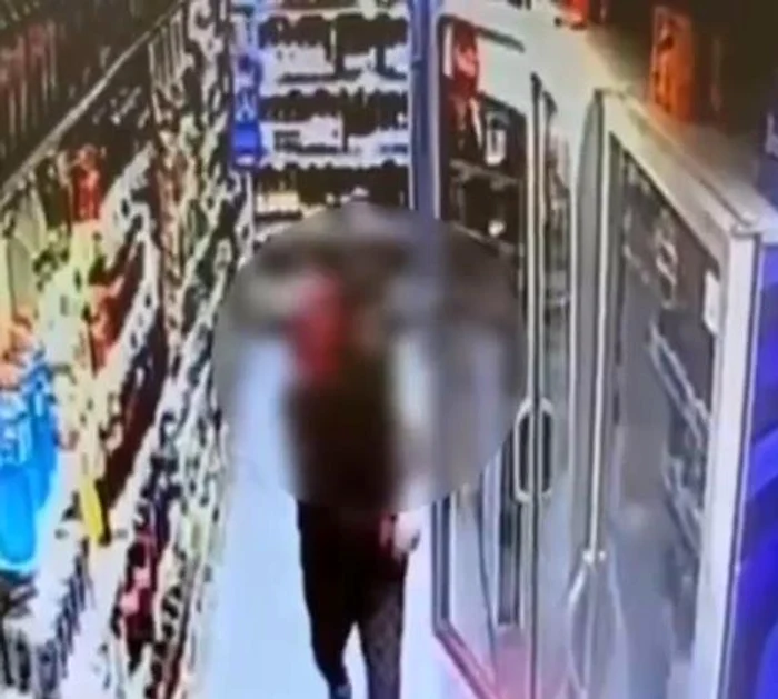 Video----------Un-brbat-prins-la-furat-ntr-un-magazin-a-lovit-cu-pumnii-n-abdomen-o-vnztoare-nsrcinat