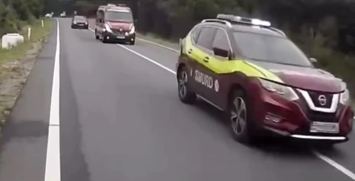 Video----------oferi-surprini-pe-un-drum-din-Bihor-cnd-circulau-cu-vitez-n-spatele-unui-echipaj-SMURD-Unul-dintre-ei-a-fost-identificat