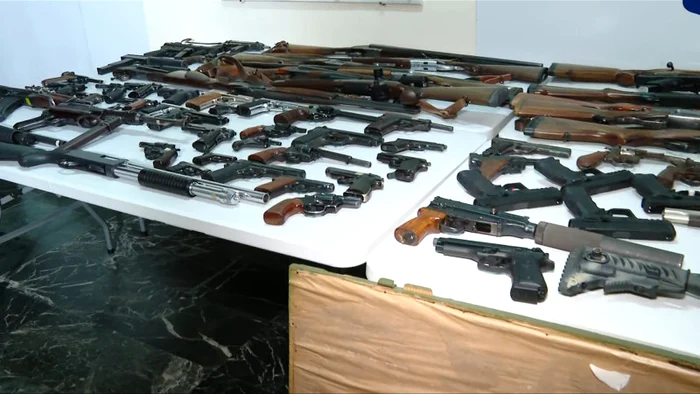 ---------Bilan-peste-2700-de-arme-deinute-ilegal-confiscate-de-poliiti-n-primele-nou-luni-ale-anului