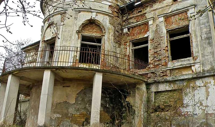 ---------Casa-Clului-unde-a-locuit-faimosul-tlhar-Gavril-Buzatu-ar-putea-fi-restaurat-Ruina-ascunde-poveti-de-groaz-i-execuii-celebre