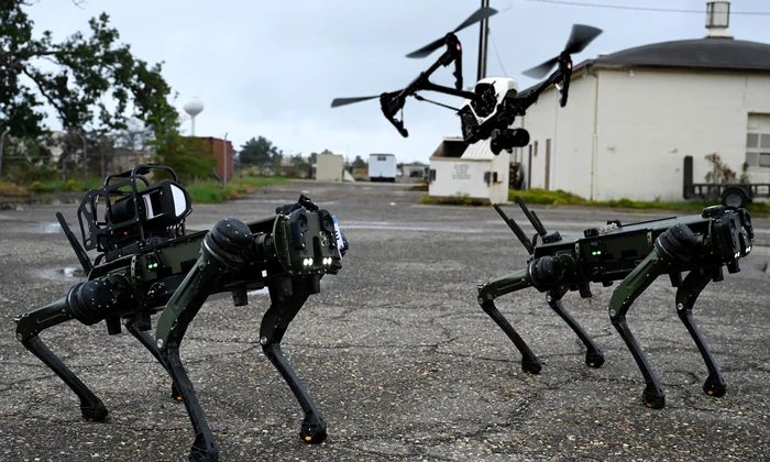 ---------China-integreaz-inteligena-artificial-DeepSeek-n-tehnic-militar-i-roiuri-de-drone-autonome