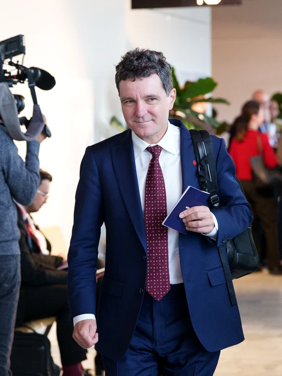 ---------Consilierul-lui-Nicuor-Dan-contureaz-portretul-viitorilor-efi-de-servicii-secrete-Ce-criterii-trebuie-s-ndeplineasc-directorii-SRI-i-SIE